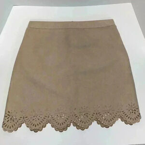 Hollister Super cute tan/brown skirt w/ fun design